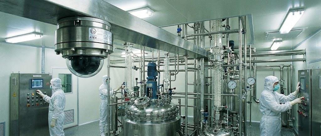 SWGJ stainless steel explosion-proof dome camera monitoring a fine chemical manufacturing facility and reactor operations.